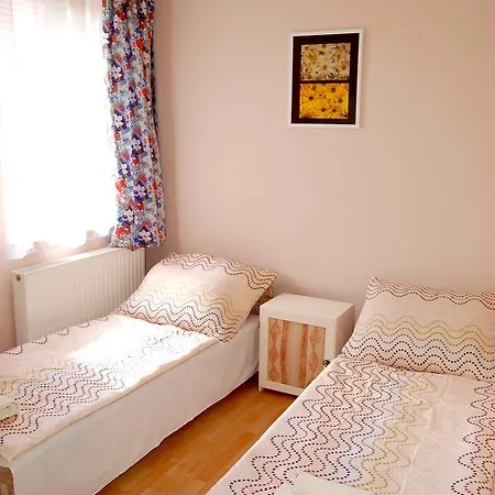 Sunnyside Apartman Apartament *